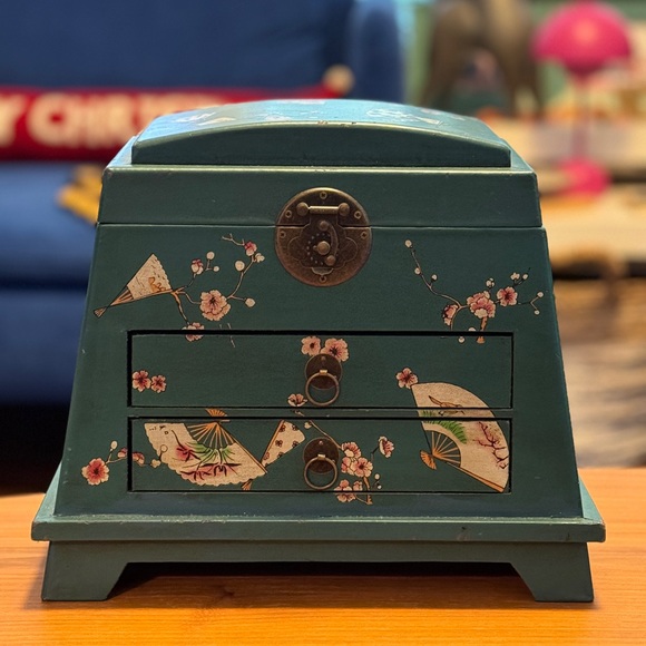 Vintage Pier 1 Chinese Style Beautiful Jewelry Box Blue